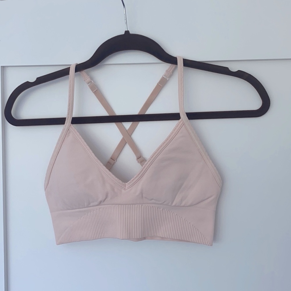 Lululemon sports bra light pink size 4